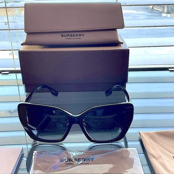New Burberry Tamsin Sunglasses - Picture 3 of 15